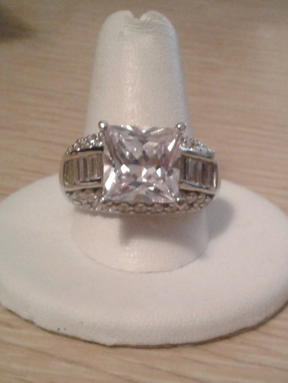 BJH469 Bella Luce CZ Platinum Plated Center Design Ring 12.30ctw. Size 10 NWOT